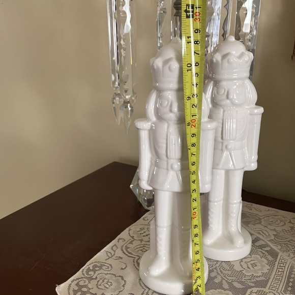 PAIR Winter White Blanc Ceramic Nutcrackers Toy Soldiers - Picture 9 of 10